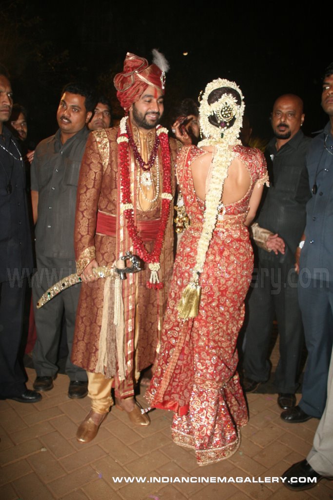Shilpa Shetty Wedding Reception Dress and Saree Photos